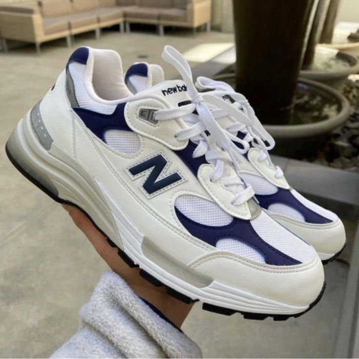 New Balance 992 White ,, Navy ~~~ Worn Maybe Once Or Twice ~~~ Chunky ~~~ Comes With Box ~~~ Essential Shoe, Clean Colorway ~~~ Sz 11 ~~~ Throw Offers ~~~ #Newbalance #Aimeleondore #990 Skor Sneakers, Dr Shoes, Shoe Wishlist, Haikou, Nike Sneaker, Fresh Shoes, Hype Shoes, Shoe Inspiration, Stil Inspiration