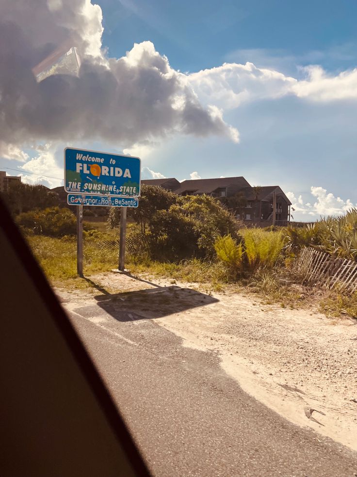 welcome to florida, the sunshine state sign Welcome To Florida Sign, Welcome To Florida, Florida Vibes, Miss Florida, Seaside Florida, Florida Sunshine, Lions Gate, Miami Life, Scenery Nature