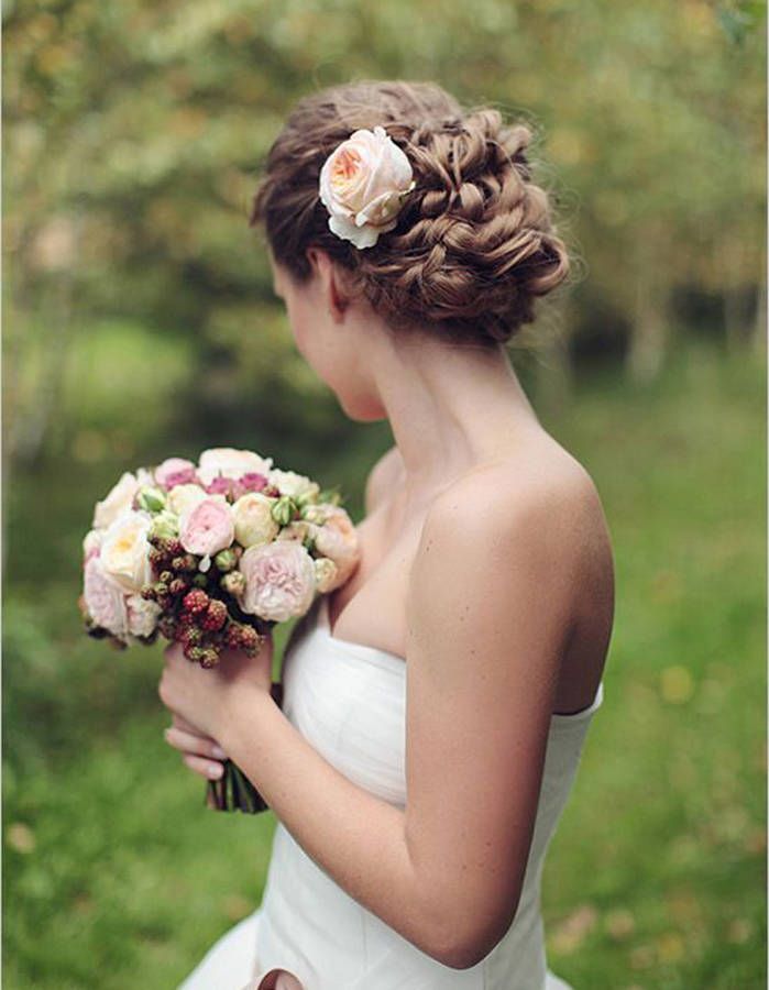 Coiffure mariée cheveux fins  - Les plus jolies coiffures de mariées pour s’inspirer - Elle Russian Wedding, Romantic Wedding Hair, Wedding Hair Inspiration, Wedding Hairstyles Updo, Wedding Updo, Wedding Hair And Makeup, Wedding Beauty, Bride Hairstyles, Hair Dos