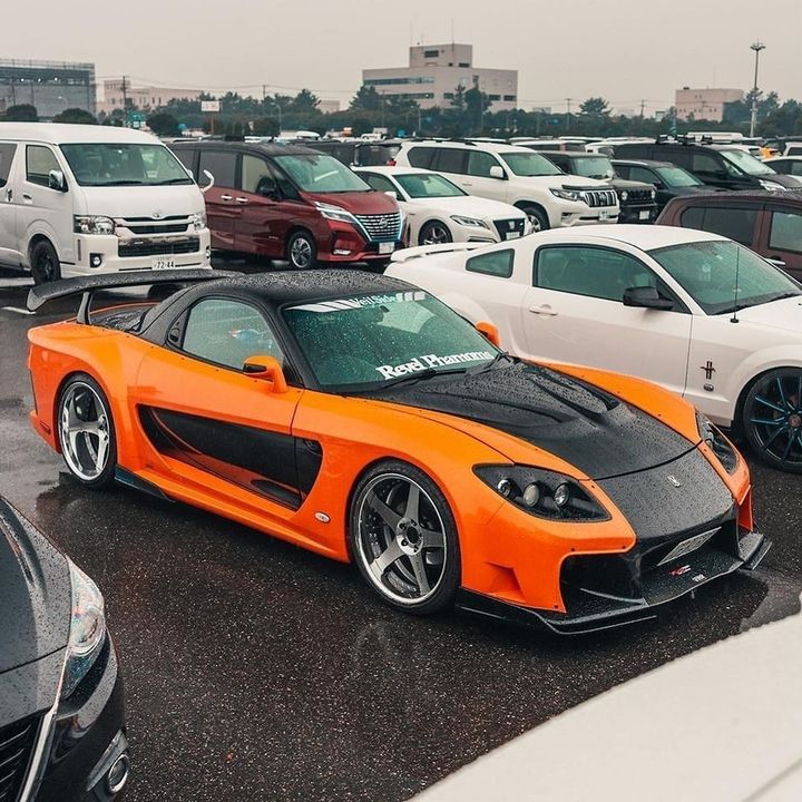 Mazda RX-7 [VeilSide] 🧡  @rui0221rx7  📸 @charlieb.photography #jdm #supercars #rx7 #mazda #iconiccars #car #cars Fast And Furious Mazda Rx7, Mazda Rx7 Wide Body Kit, Hans Rx7, 1997 Mazda Rx7, Nissan Rx7, Mazda Rx5, Veilside Rx7, Rx7 Veilside, Rx7 Mazda