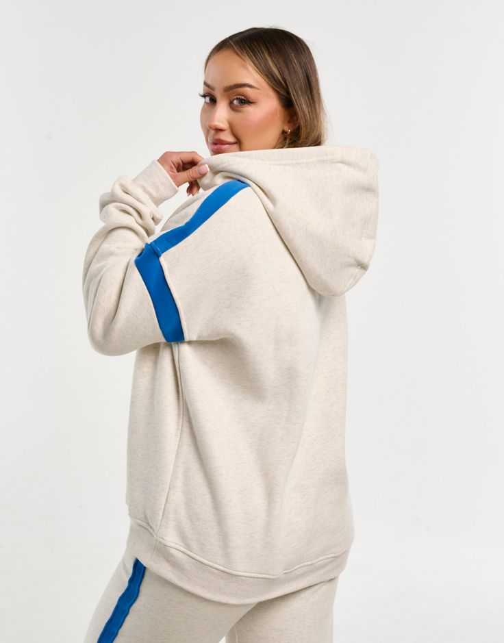 The Pusher Hoodie brings an all new oversized silhouette featuring the softest fleece fabric you'll find. Finished with the all new embroidered ECHT print, the Classic Sweater is to die for. - Fabric is heavy-duty cotton, with fleece inner lining - Oversize Design for Comfort - Regular Length - Classic Printed ECHT Logo 62% Cotton, 38% Polyester 320 GSM Top Marks, Joggers Track Pants, Classic Sweater, Flare Leggings, Oversized Silhouette, Jogger Sweatpants, Grey Blue, Tight Leggings, Sport Shorts