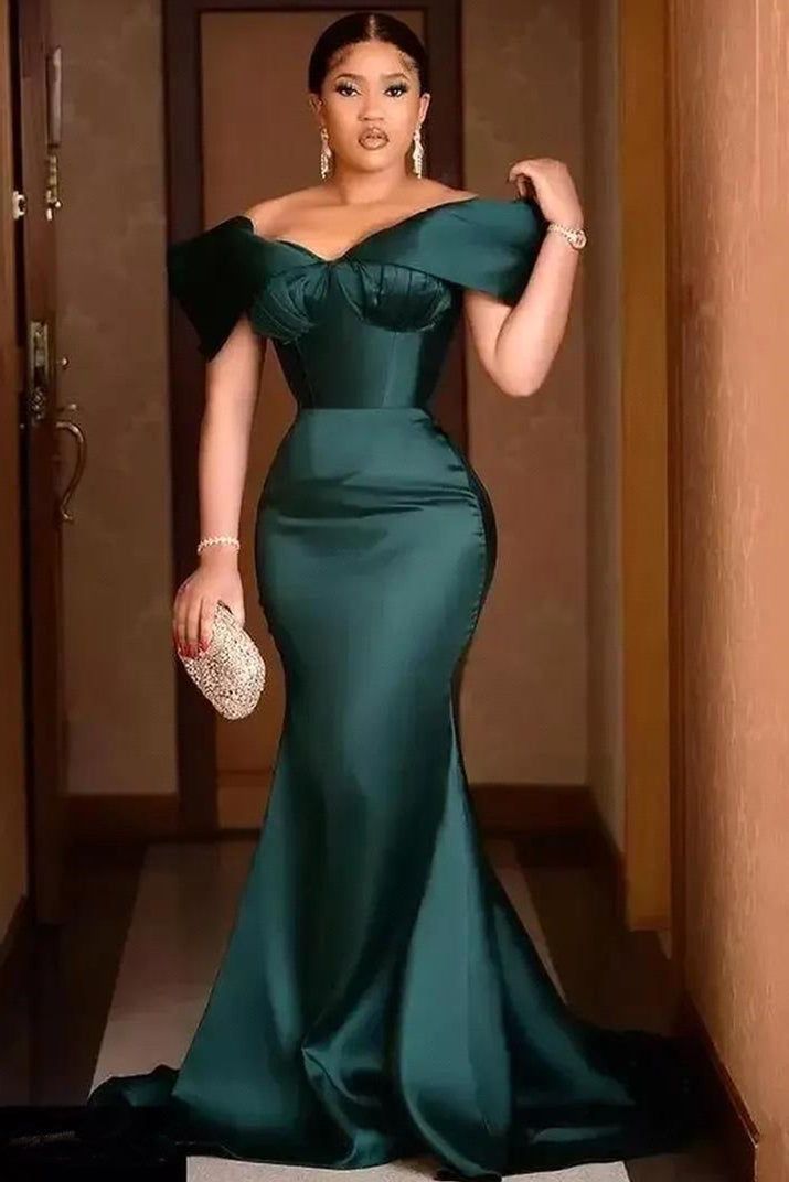 Dark Green Bridesmaid Dress, Lace Gown Styles, Dinner Dress Classy, Green Mermaid, Sweetheart Prom Dress, Green Bridesmaid Dresses, Classy Dress Outfits, Aso Ebi, Dinner Dress