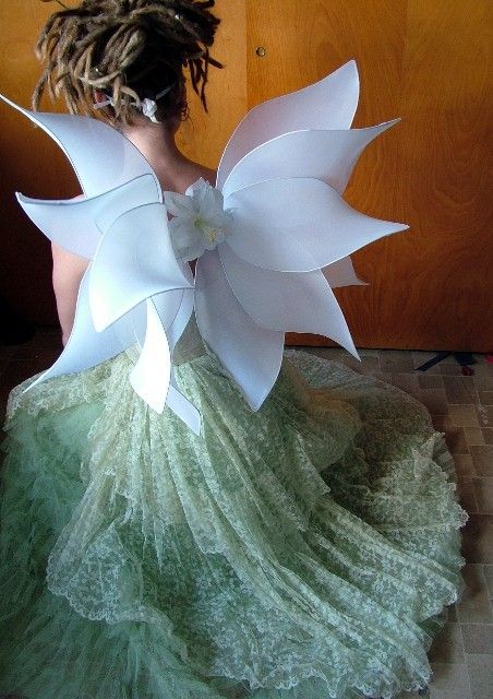 pretty wings Flower Wings, Princess Tutu Dresses, Pretty Wings, Costume Venitien, Flower Costume, Faeries Gardens, Fairy Dresses, Idee Cosplay, Fairy Makeup