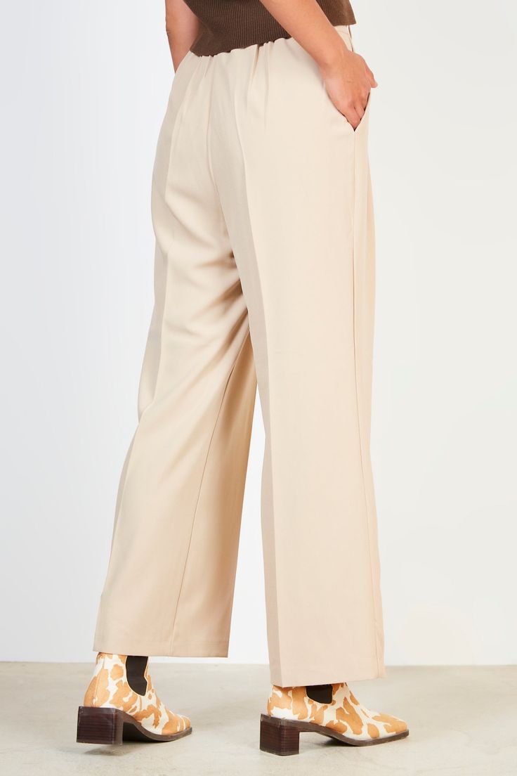 These beige pleated long trousers offer an understated look with cool sophistication. Enjoy the smooth fabric and impeccable tailoring that will make these trousers a staple in your wardrobe for years to come. - Extra long belt - Classic, timeless style - Quality fabric and impeccable tailoring Tailoring Measurements, Belted Trousers, London Free, Long Trousers, Timeless Style, Extra Long, Timeless Fashion, Quality Fabric, Trousers