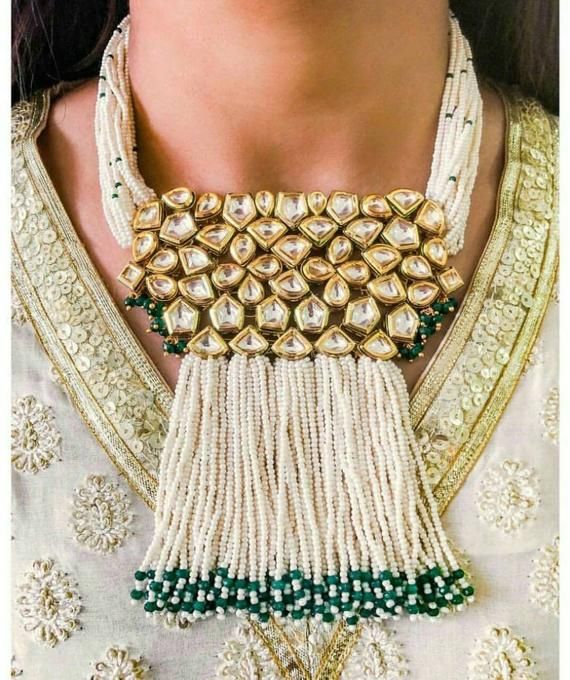 Punjabi Jewelry, Statement Jewelry Necklace, Choker Pearl, Perhiasan India, Choker Designs, Kundan Jewelry, Jewelry Designing, Kundan Choker, Modern Necklace