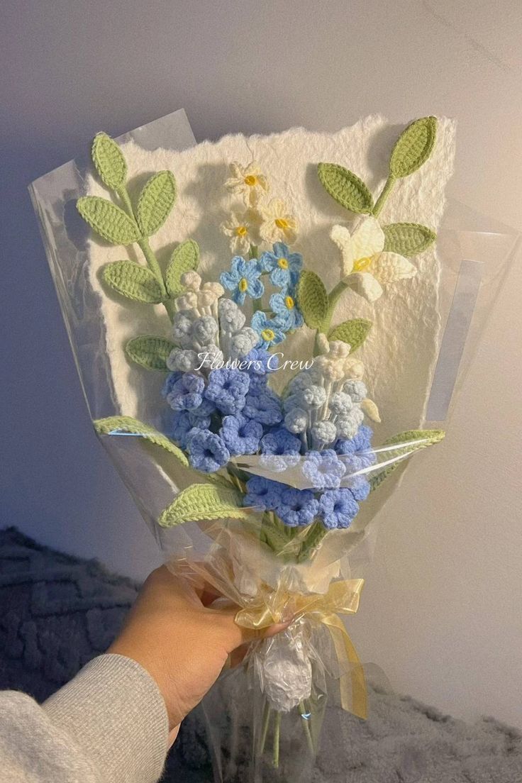 Graduation gift idea: crochet grape hyacinth and forget-me-not flower bouquet in blue Crochet Bouquet Flowers For Boyfriend, Crochet Gift Idea For Boyfriend, Crochet Bouquet For Boyfriend, Knitted Bouquet Of Flowers, Diy Crochet For Boyfriend, Crochet Things To Make Your Boyfriend, Aesthetic Crochet Flowers, Crochet A Bouquet Of Flowers, Easy Crochet For Boyfriend