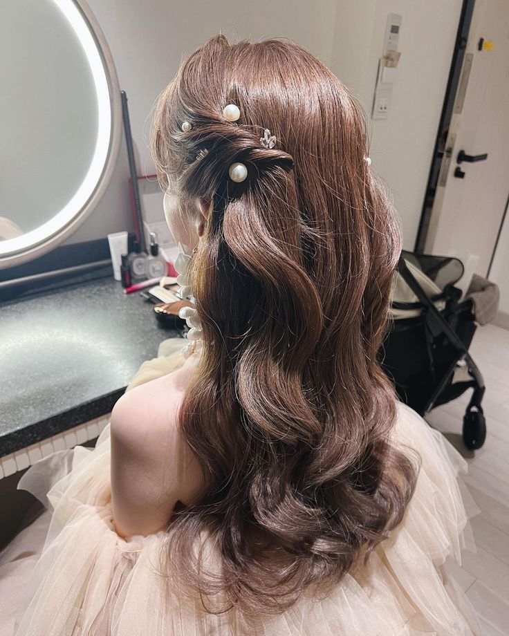 Half Up Half Down Korean, Debut Hairstyles, Ball Hairstyles, Long Hair Wedding Styles, Hair Arrange, Hair Tips Video, Prom Hairstyles For Long Hair, Short Wedding Hair, Long Wavy Hair