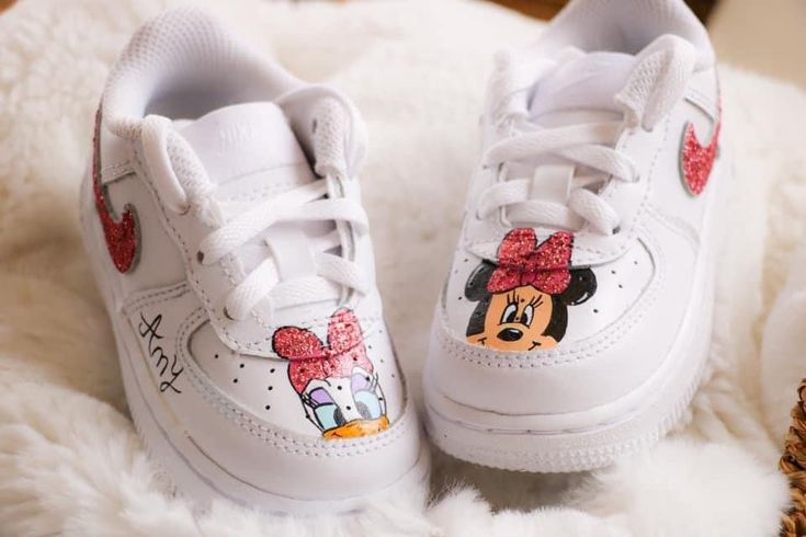 Nike air force 1 Minnie and daisy themed with pink glitter Nike badges ✨ - If you wish, it is possible to personalize the sneakers with a first name. - If you want another character in particular, do not hesitate to contact us by private message. Here all our creations are hand painted by us and made with all our heart! 💗 Imagine your pair of sneakers and we will create it for you So that you are unique and original! ️ ⚜️(each Custom is unique so not identical thank you)⚜️ If you would like any information, please do not hesitate to contact us by private message ☺️ White Sporty Sneakers, Casual Pink Sneakers For Birthday, Customizable Low-top Sneakers As A Gift, Customizable Low-top Sneakers As Gift, Customizable Low-top Sneakers For Gift, Customizable White Sneakers For Gift, White Personalized Sneakers As Gift, White Personalized Sneakers For Gift, Personalized White Sneakers As Gift