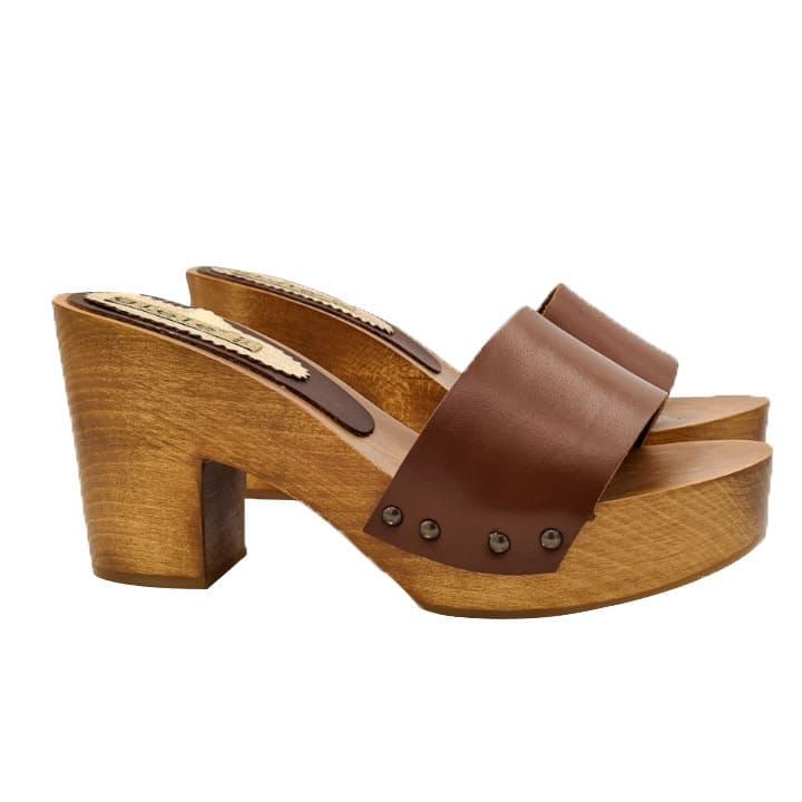 Brown clogs are a great classic of every season. These shoes are perfect for any occasion! Brown wooden base clogs Brown leather band Heel height 9 cm and plateau 3 cm Stable and comfortable made entirely in ITALY. Craftsmanship. BEFORE COMPLETING YOUR PURCHASE DO NOT FORGET TO CHECK THE SIZE! Length along the curve: 37 EU = 6 US = UK 5 = 24.50 CM + WIDTH 8 CM 38 EU = 7 US = UK5.5 = 25.00 CM + WIDTH 8 CM 39 EU = 8 US = UK 6 = 26.00 CM + WIDTH 8 CM 40 EU = 9 US = UK6.5 = 26.50 CM + WIDTH 8.5 CM 4 Brown Rubber Sole Clogs For Summer, Brown Summer Clogs With Rubber Sole, Summer Brown Clogs With Rubber Sole, Classic High Heel Leather Clogs, Brown Open Toe Heels With Rubber Sole, Classic Summer Mules With Wooden Heel, Brown High Heel Mules With Wooden Heel, Brown High Heel Clogs With Wooden Heel, Classic High Heel Clogs With Leather Sole