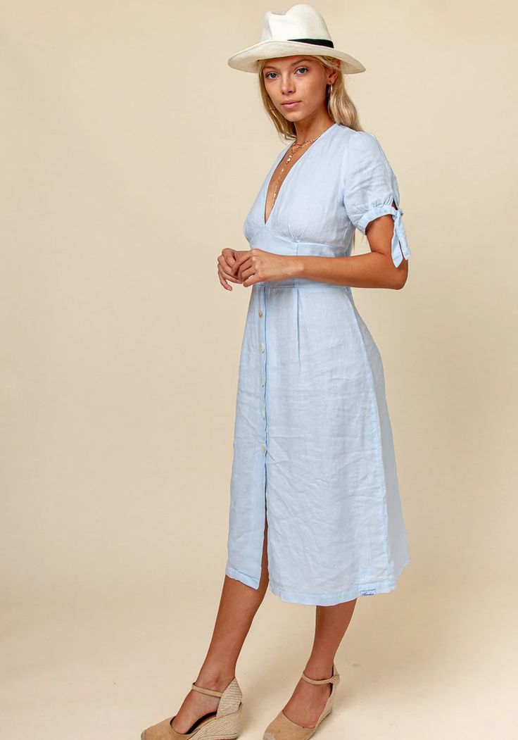 Dress Linen for Women - White, Aqua, Blue, Green All 100% Natural Ital – Claudio Milano Linen Inspiration, Essentials Wardrobe, Linen Outfits, Inspirational Outfits, Linen Style Fashion, Cottagecore Outfits, Ladies Style, Italian Dress, Deep V Dress