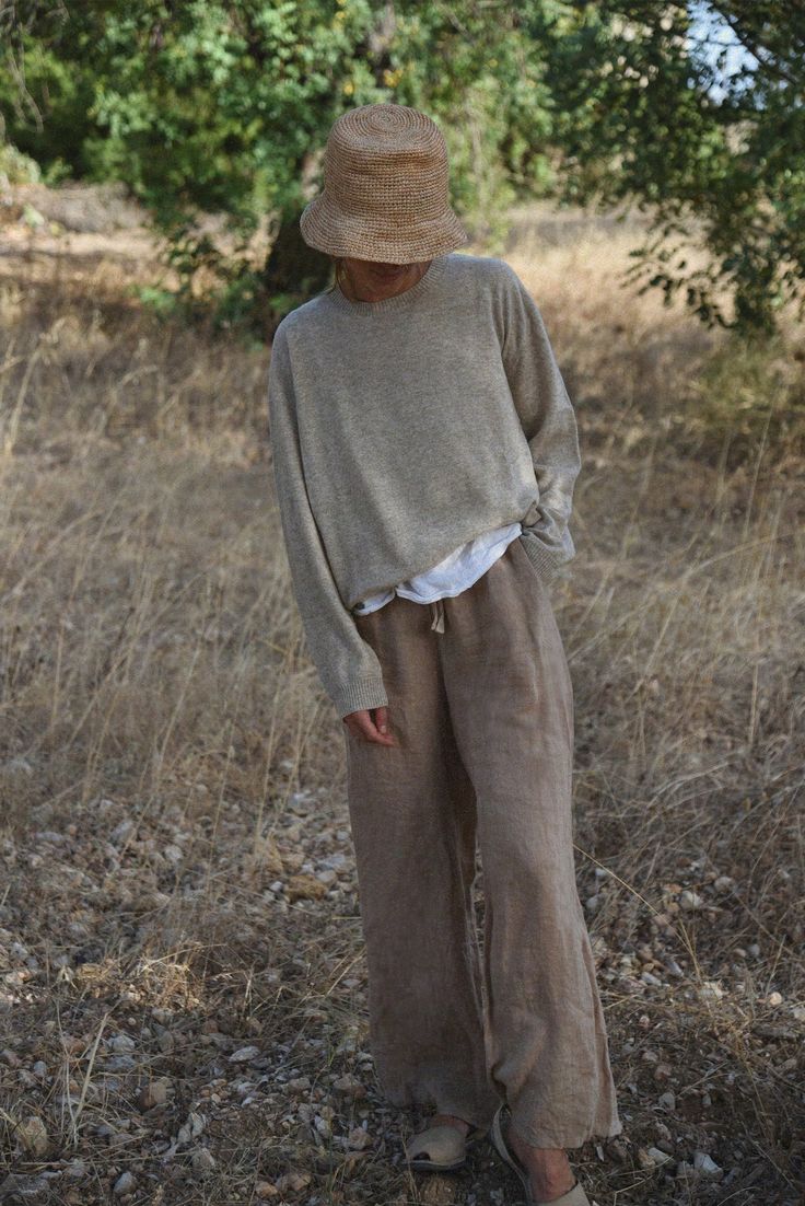 Isla Pants // Rye Jobsite Outfit Women, Simple Minimalist Wardrobe, Linen Pants And Button Down, Linen Pants In Fall, Neutral Hawaii Outfits, What To Wear In The Amazon Rainforest, Sweater And Linen Pants, Fall Cozy Fashion, Beige Flowy Pants Outfit