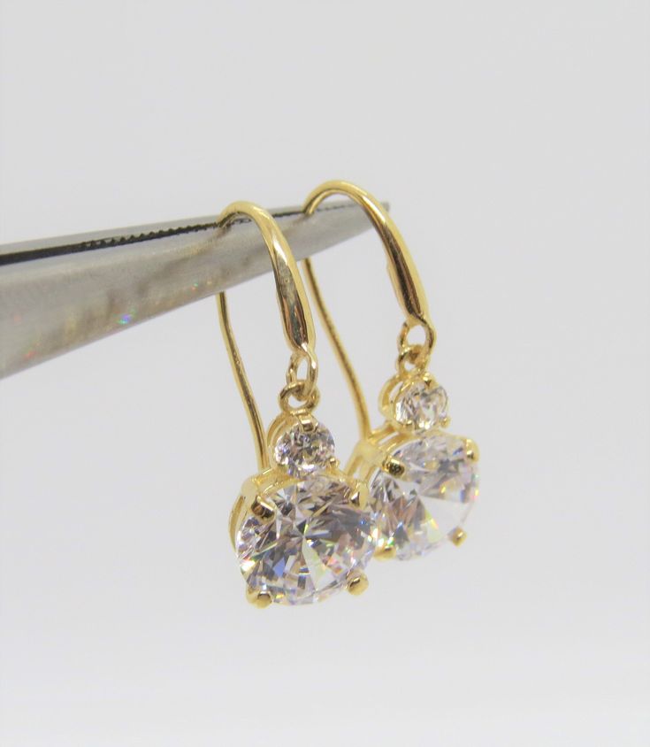 Vintage 14K Solid Yellow Gold White Topaz Hook Earrings....Marked 14K...Total of weights 1.3gr...Measure H 5/8'' W 2/8''...These are in very good condition. Classic Gold Diamond Earrings With Bail, Anniversary Cubic Zirconia Earrings With Bail, Gold Round Diamond Earrings With Bail, Silver Eye, Topaz Engagement Ring, Evil Eye Ring, Engagement Ring Sizes, Drop Dangle Earrings, Unisex Ring