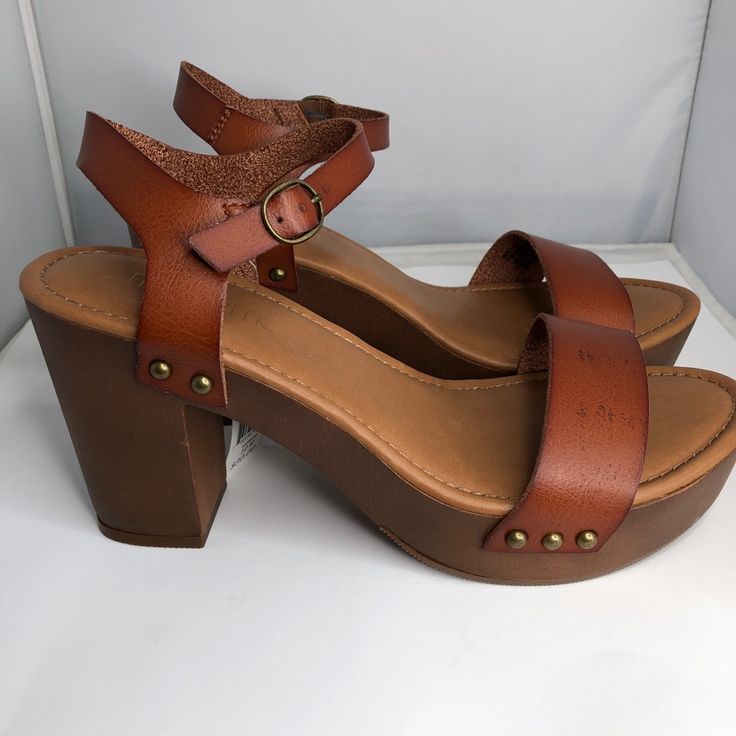 Falls Creek Brogan Cognac Platforms Woman's Size 10 Medium Nwt Nib Sandals Brown Heels. Women’s Casual Shoes. Some Black Marks On Right Shoe. New In Box. New With Tags. From Smoke Free Home. Retro Open Toe Sandals For Beach, Vintage Brown Sandals For Summer, Retro Round Toe Sandals With Buckle Closure, Vintage Open Toe Sandals With Buckle, Retro Sandals With Buckle Closure And Round Toe, Retro Sandals With Buckle Closure, Retro Sandals For Vacation, Vintage Open Toe Sandals With Buckle Closure, Retro Closed Toe Sandals For Beach