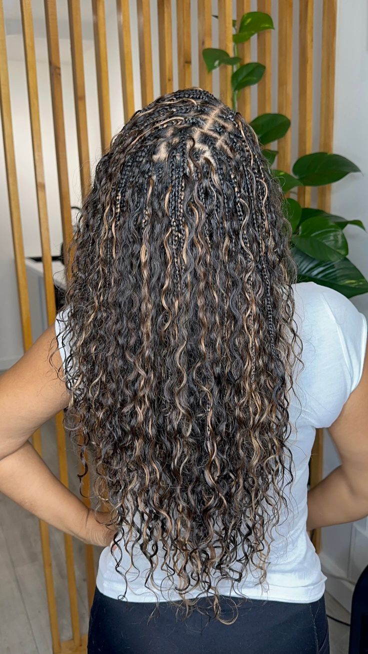 Boho Tress Boho Knotless Braids On Natural Hair, 1b 30 Knotless Braids Boho, Highlights Boho Braids, Boho Braids Loose Wave, Curly Boho Hair, Curly Boho Knotless Braids, Dark Brown Boho Knotless Braids, Layered Boho Braids, Ombré Boho Knotless Braids