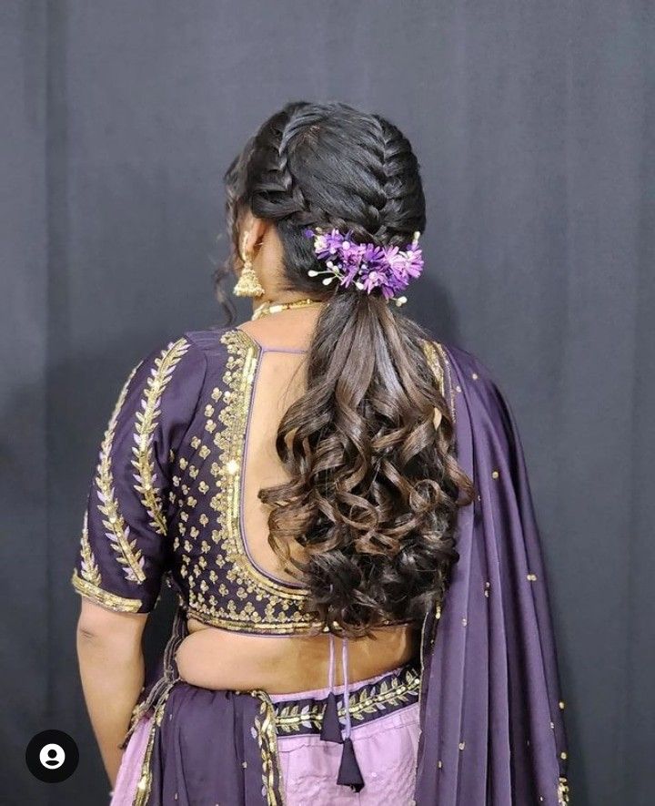 Hairstyles For Mrg, Simple South Indian Hairstyles, House Warming Hairstyles Indian, Traditional Hair Styles For Marriage, Traditional Indian Jwellary, Messi Hairstyles For Wedding Indian, Wedding Hairstyles For Indian Bride, Messy Braid Indian Wedding Front Look, Latest Hair Braids Styles 2023 Indian