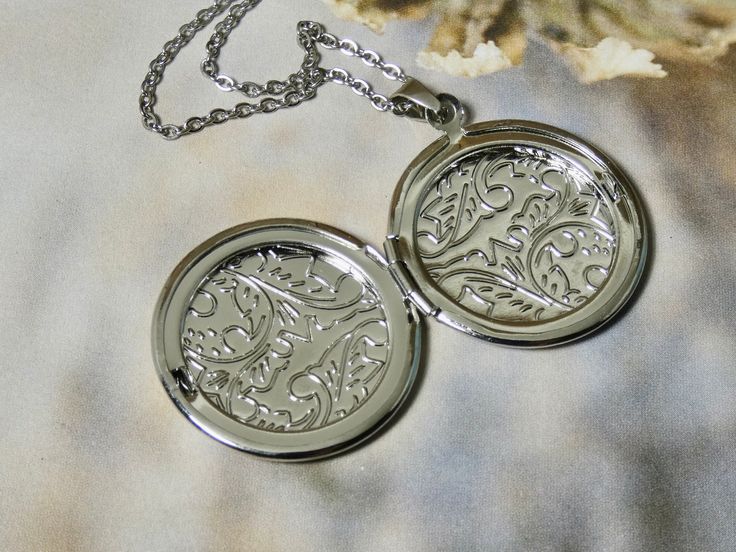 This silver circle locket necklace is a great keepsake necklace. It opens for your favorite two photographs. You will need to find a photo that fits and glue it into place. We do not place the photo in for you and at this time we do not engrave. It's the perfect gift for all ages. These lockets are not vintage, they are new. Unfortunalty it is very difficult to find vintage lockets. I T E M • DETAIL: - PENDANT SIZE: Outside measurements 1 1/8" round, Inside measurement 3/4" round - CHAIN LENGTH: Circle Locket Necklace Silver, Circle Locket, Locket Necklace Silver, Keepsake Necklace, Silver Locket Necklace, Silver Link Chain, Vintage Lockets, Silver Circle, Bracelet Collection