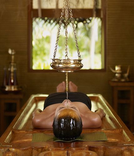 Four Season Landaa Giraavaru Maldive www.ideeperviaggiare.it Ayurvedic Spa, Massage Place, Ayurvedic Massage, Spa Rooms, Spa Facial, Getting A Massage, Self Massage, Spa Design, Massage Room