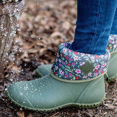 Women's Muckster II Mid Boot, , large Trekking Outfit Women, Gardening Shoes, Womens Muck Boots, Trekking Outfit, Hunter Boots Outfit, Outsole Design, Garden Boots, Boot Companies, Youth Shoes