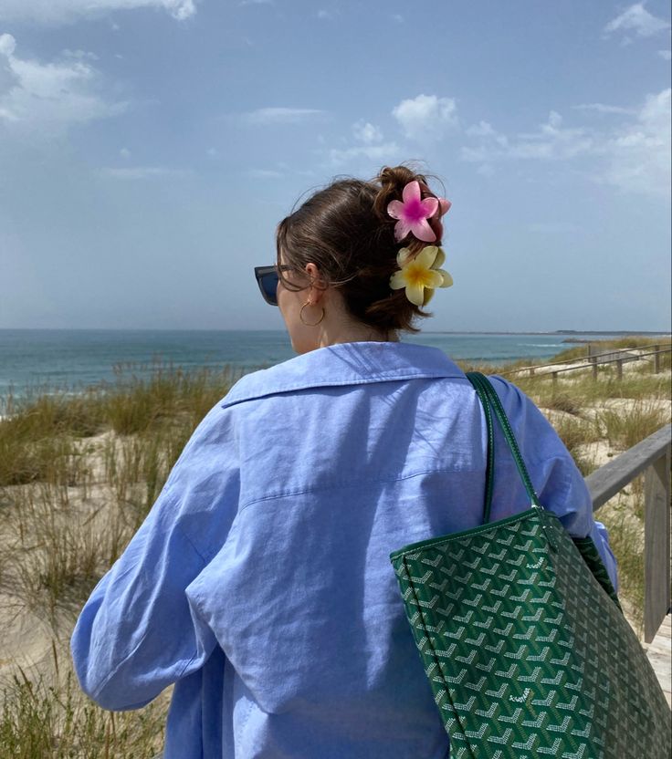 Blue matching set beach outfit with two flower hair clips Portugal Beach Outfit, Island Girl Aesthetic Outfits, Beach Town Outfit, Beach Town Aesthetic, Beach Outfit Vacation, Vacation Photo Ideas, Town Aesthetic, Vacation Pics, Town Outfits