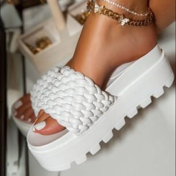 Newerianne Sandals -White True To Size Sandals Ideas, White Platform Sandals, Pretty Sandals, Shoes Outfit Fashion, Fashion Slippers, Sandal Platform, Platform Espadrilles, Girly Shoes, Aesthetic Shoes