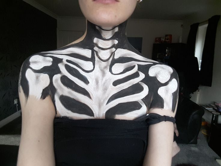 Skeleton Body Art, Skeleton Body Painting, Scary Skeleton Costume, Skeleton Neck, Halloween Skeleton Makeup, Aladdin Costume, Horror Make-up, Cute Halloween Makeup, Skeleton Makeup