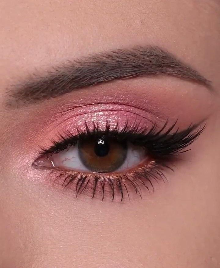 Parade Makeup Looks, Pink Eyeshadow On Brown Skin, Pink Eyes Makeup Look, Soft Pink Eye Makeup Natural Looks, Light Pink Eye Makeup, Pink Soft Glam Makeup, Pink Eye Makeup Looks, Pink Eye Makeup, Formal Makeup