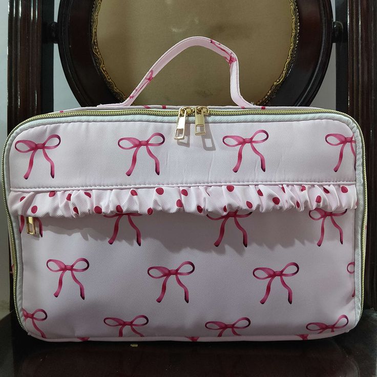 Material : Canvas Size 12.6*8.46*3.54*2.95 inches Ready to shipMade in ChinaShip from ChinaIf you order with other stock items,we will need ship together when this item finished~ Pink Lunch Box, Pink Lunch, Pink Lunch Bag, Girls Lunch, Picnic Box, Back To School Bags, Western Boutique, Lunch Box Bag, Pink Bows