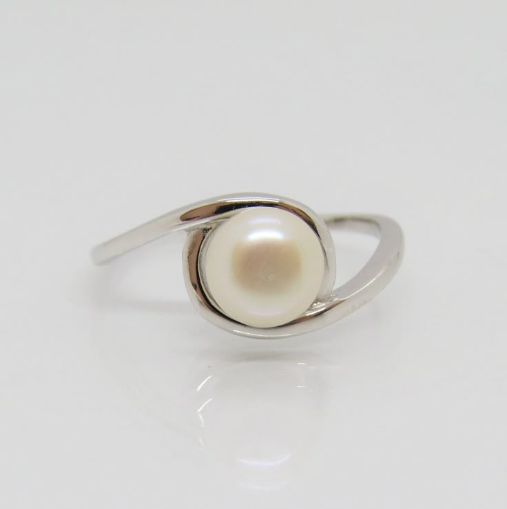 Vintage Sterling Silver White Pearl Swirly Ring...Marked 925...Total of weights 2.2grams... Size 7...Measure of Face 8.8MM...It's in very good condition.  B Silver Rings With Pearl, Silver Rings Pearl, Silver Ring With Pearl, Pearl Rings Silver, Modern White Round Rings, Pearl Ring Designs, Pearl Engagement Ring Silver, Pearl Rings, Pearl Ring Simple