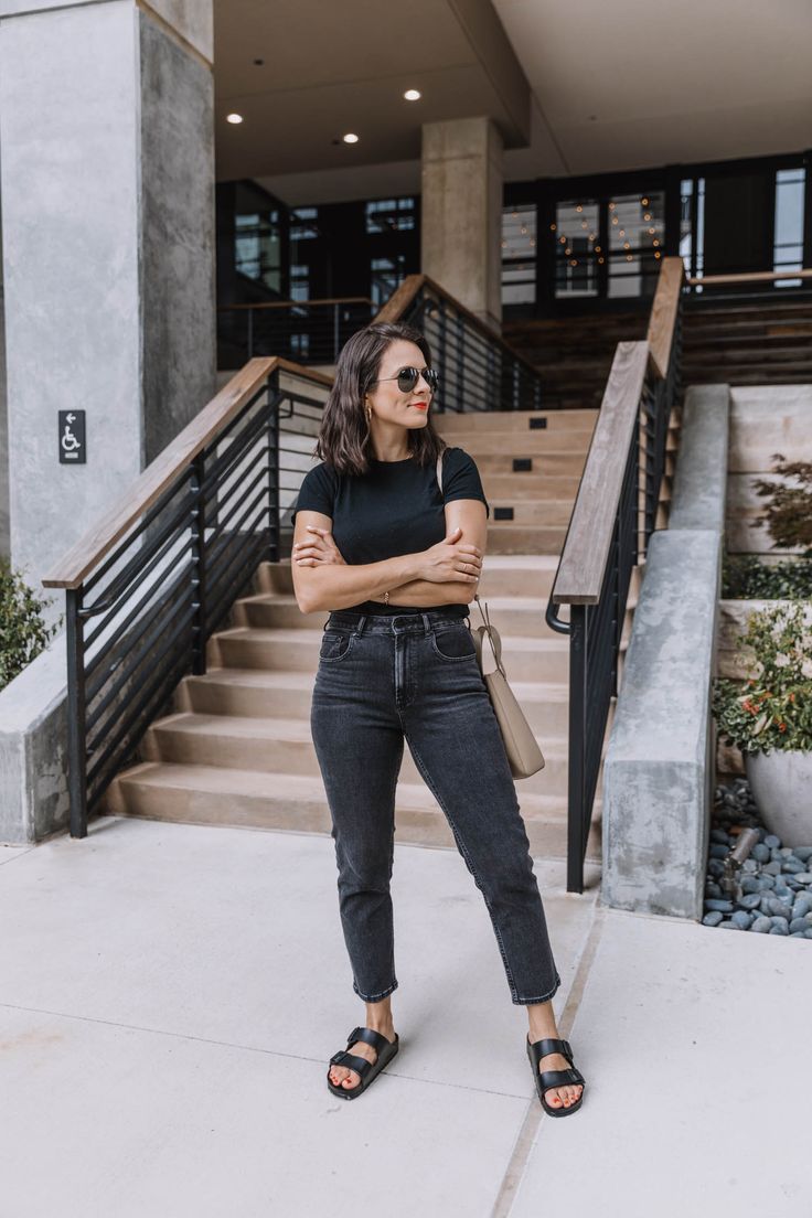 Minimal Midsize Fashion, Midsize Minimal Fashion, Two Strap Birkenstocks Outfit, Jeans Birkenstocks Outfits, Outfit Ideas With Birkenstocks, How To Style Birkenstocks, Jeans And Birkenstocks Outfits, Birkenstock Outfit Aesthetic, Outfit With Birkenstocks