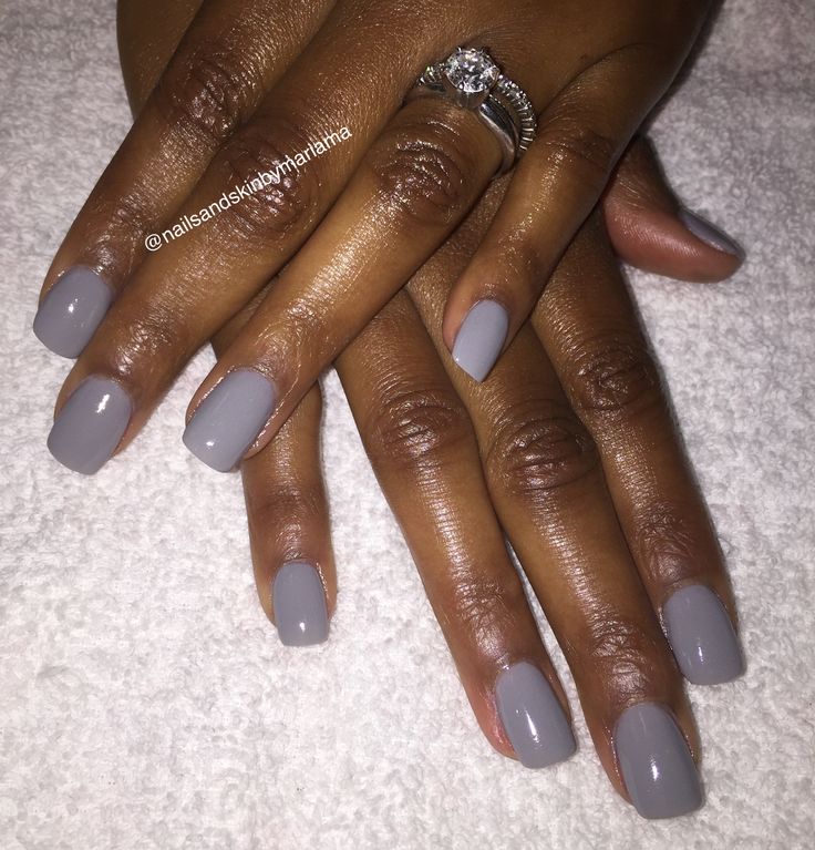 Gray SNS nails Gray Nails On Brown Skin, Fall Manicure And Pedicure Ideas, Mauve Grey Nails, Fall Nails Grey Shades, Grey Nails Black Women, Gray Sns Nails, Grey Sns Nails, Sns Designs Nails, Fall Gray Nails