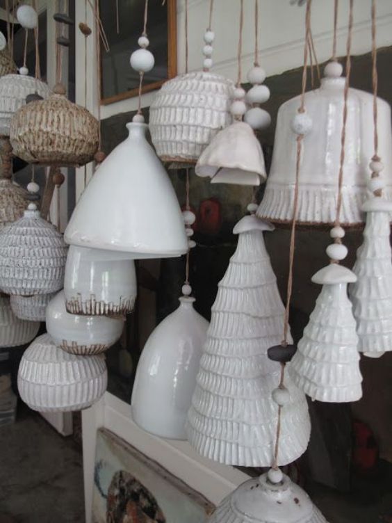 many white lamps are hanging from the ceiling