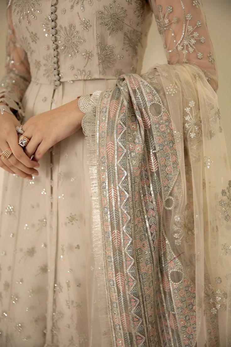 Net Sleeves, Designing Clothes, Desi Wedding Dresses, Latest Bridal Dresses, Pakistani Fancy Dresses, Pakistani Dresses Casual, Pakistani Fashion Party Wear, Salwar Kamiz, Beautiful Pakistani Dresses