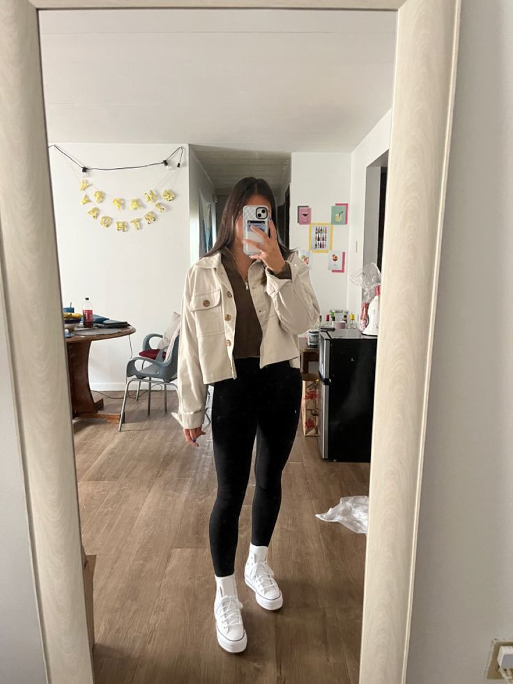 White High Top Chucks Outfit, White Converse Outfit Fall, High Top Converse Outfits Fall, White High Tops Outfit, How To Style Converse High Tops, White High Top Converse Outfit, White Platform Converse Outfit, High Top Converse Outfit, Converse Outfit Fall