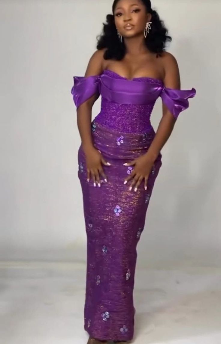 Mother Of The Bride Dresses Nigeria, Off Shoulder African Dress, Silver Asoebi Styles, Purple African Dress, Ghana Dress Styles, African Dresses For Women Wedding, Traditional African Dresses, Nigerian Dress Styles, Dress African Print