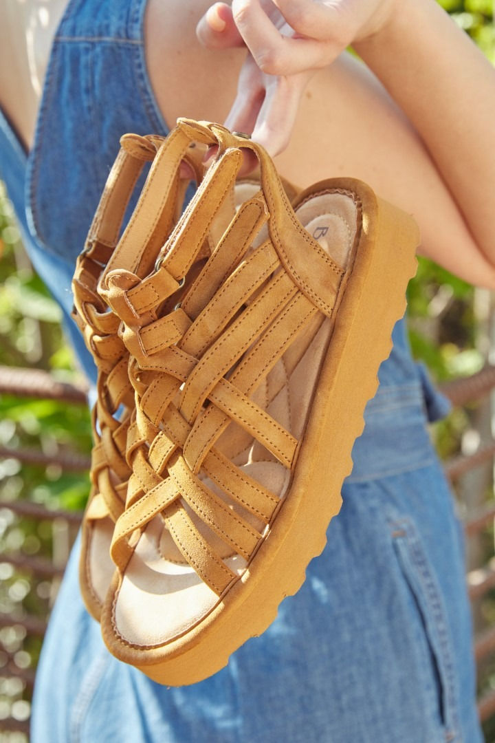 Step out of hibernation and into Spring with BEARPAW's TipTop platform sandal collection! Flatform Sandals, Bearpaw Boots, Fashion Design Clothes, Crazy Shoes, Boots For Women, Colorful Fashion, Sock Shoes, Cute Shoes, Live Life