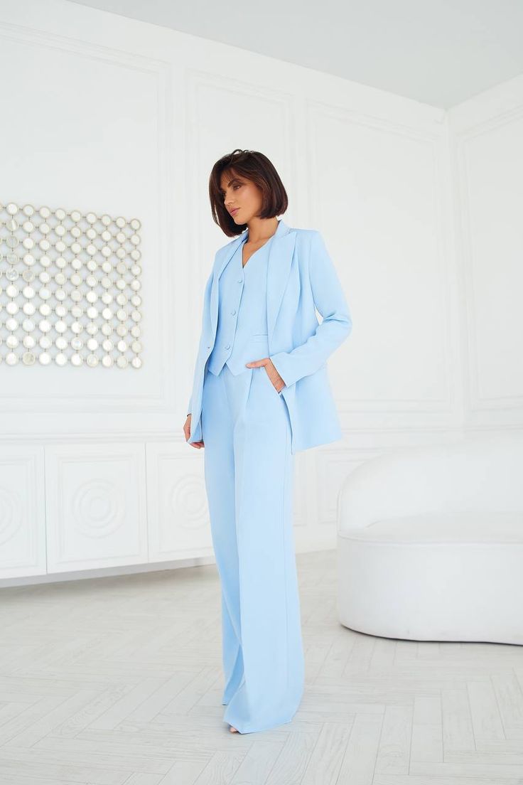 Fabric: crepe ﻿﻿Viscose 50%, Polyester 40%, Elastane 10% ﻿﻿Peak lapel ﻿﻿Oversized blazer (1 button) ﻿﻿Wide-leg pants ﻿﻿Included: blazer, vest, pants Oversized Blazer Outfit, Classic Style Outfits, Peak Lapel, Pant Suit, Blazer Vest, 3 Piece Suits, Vest Fashion, Blazer Outfits, Oversized Blazer