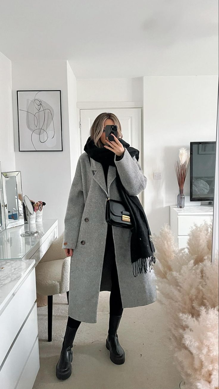 Grey Coat Outfit, Natural Outfit, Wool Coat Outfit, Mantel Outfit, Nyc Winter Outfits, Winter Coat Outfits, Cute Thanksgiving Outfits, New York Outfits, Gray Coat