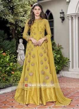 Yellow Green anarkali suit with attached jacket Gown With Jacket, Long Anarkali, Yellow Gown, Gown Suit, Look Festival, Bollywood Dress, Party Wear Gown, Salwar Kamiz, Designer Anarkali