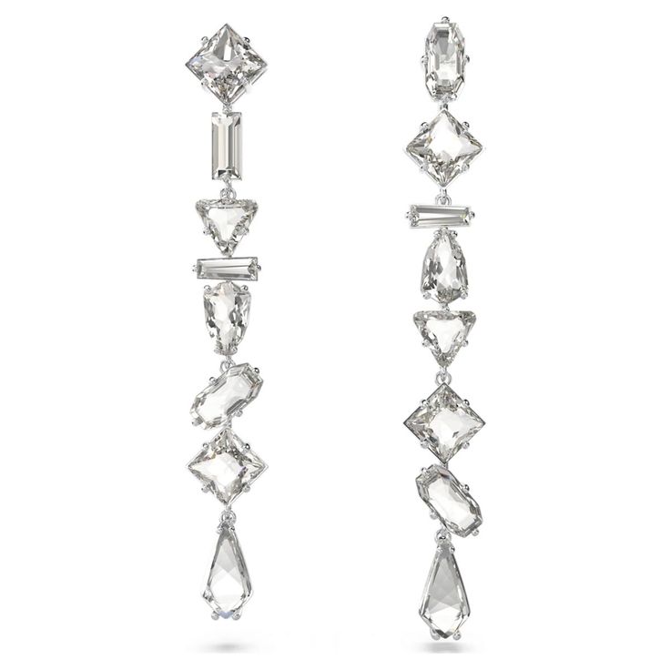 Introducing the exquisite Swarovski Asymmetrical Mesmera Drop Earrings, where elegance meets charm. Perfectly capturing the essence of modern sophistication, these stunning drop earrings are destined to become your statement jewelry piece. Swarovski Objects, Earrings Luxury, Swarovski Stones, Earrings And Necklace, Jewelry Images, Stone Crystal, Swarovski Earrings, Crystal Drop Earrings, Swarovski Jewelry