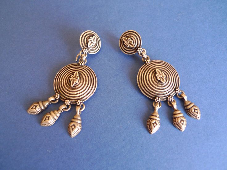 Nice tribal style India earrings. Silver drop earrings from North India. Measures: Length: 5.8 centimeters Weight: 8.5 grams (each) Shipping: certified post office mail with track number Thanks for your visit! North India, Silver Drop Earrings, Earrings Silver, Post Office, Silver Earrings, Etsy Earrings, Dangle Drop Earrings, Spain, Track