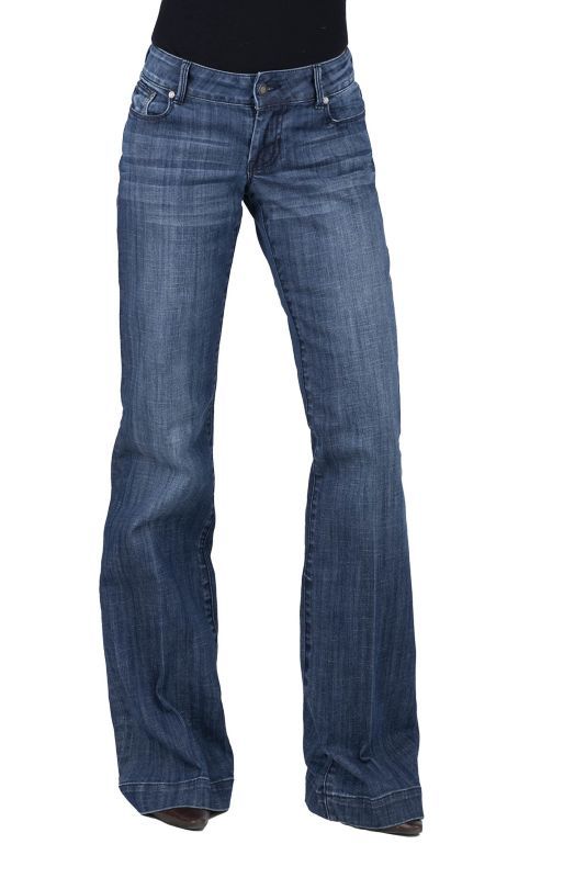 Stetson Ladies S Emblem Back Pocket Jeans This Western Jean has a trouser style and sits below the waist. Features: Moderately Fit Thigh W/Flare Leg Opening 5 Pocket Style Contour Waistband Wide Hem Stetson Branded Buttons, Rivets and Zipper Minimal Stetson S Emblem on Back Pocket Gentle Hand Sanding and Whisker Details Cute Tops For Winter, Stetson Jeans, Jean Top Outfits, Back Pocket Jeans, Gym Shorts Outfit, Jeans Outfit For Work, Jean Short Outfits, Outfit Gym, Jeans Outfit Winter