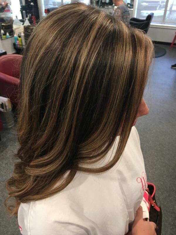 Caramel highlights by Carrie Tollett@Stephanie&CO. Auburn Balayage, Hair Elegant, Chunky Highlights, Brunette Hair With Highlights, Dye Ideas, Brunette Balayage Hair, Dye Colors, Highlights Brown Hair, Hair Flip