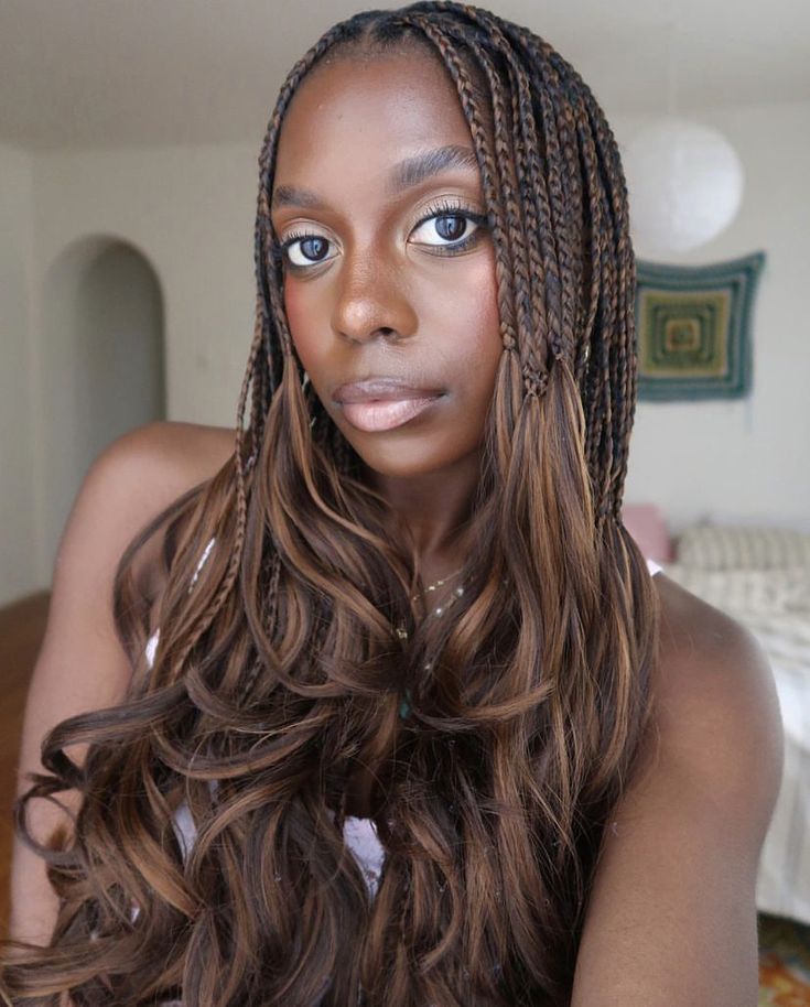 french curl braids| bonitravo Brown French Curl Braids, French Curl Box Braids, Pony Braids, Spring Braids, Human Nest, Brown Box Braids, French Curl Braids, French Curls, Curl Braids