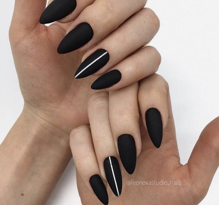 Modern Goth Nails, Autumn Nails Black, 16 Nails, Nail Aesthetics, Black Almond Nails, Black Acrylic Nails, Edgy Nails, Grunge Nails, Nail Style