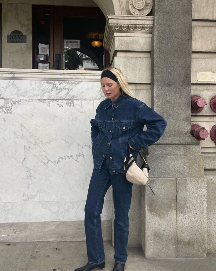 2023 Jean Trends, Denim Jacket And Jeans Outfit, Oversized Jean Jacket Outfit, Oversized Denim Jacket Outfit, Double Denim Outfit, Double Denim Looks, Denim Jacket And Jeans, Jacket Outfit Women, Look Jean