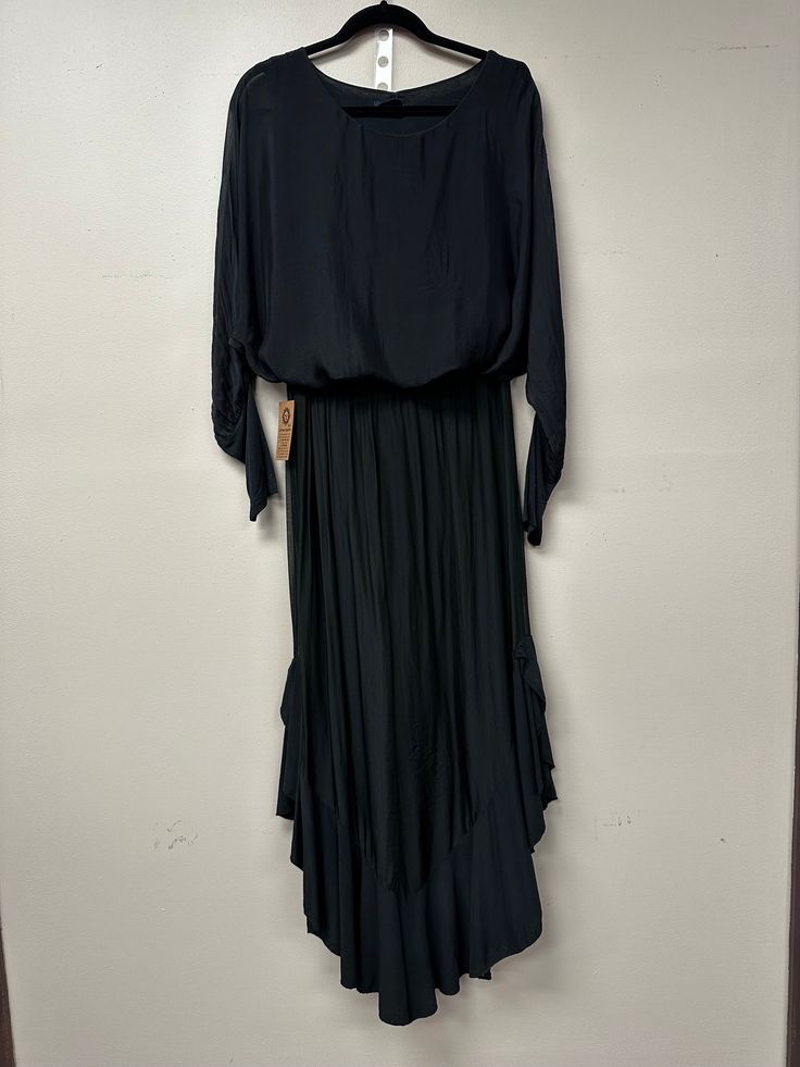 Italian monochrome, silky, elegant, top and lightly ruffled palazzo bottom, the bottom almost looks like a skirt, to wear to a special night out, very comfortable and fun, , the top is a caftan style blouse, simple and elegant, one size, 55% Silk 45% Viscose Black Flowy Rayon Maxi Dress, Silk Stretch Maxi Dress For Night Out, Spring Black Flowy Maxi Dress, Black Flowy Skirt Maxi Dress For Spring, Black Flowy Maxi Dress For Spring, Elegant Black Maxi Dress With Ruffled Skirt, Flowy Evening Maxi Dress With Ruffled Skirt, Flowy Maxi Dress For Night Out, Elegant Party Dresses With Elastic Waistband