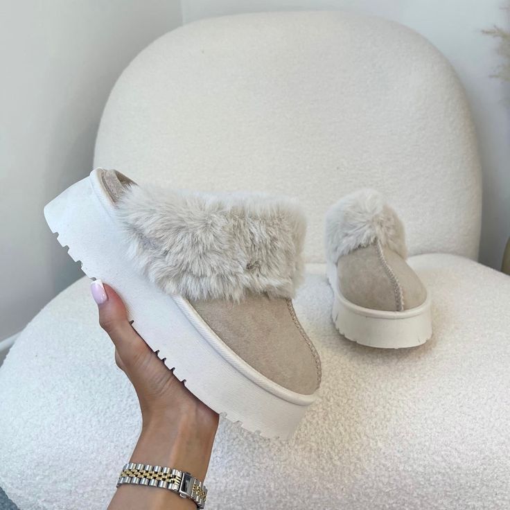 Keep them feet comfy and Stylish in our top seller fur slipper  Chunky Platform Faux Fur Strap Slipper premium quality  fit true to size  *no restock Cute Uggs, Fluffy Shoes, Pretty Shoes Sneakers, Boutique Style Outfits, Winter Fashion Outfits Casual, Stunning Shoes, Chic Shoes, Ugg Slippers, Girly Shoes