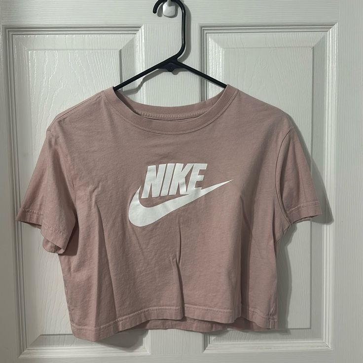 Pink Nike Loose Fit Cropped Tee,In Very Good Condition! Size Small Never Worn 100% Cotton Basic Logo Print Top For Spring, Basic Spring Top With Logo Print, Nike Pink Top With Logo Print, Trendy Nike Top With Letter Print, Trendy Nike Short Sleeve Tops, Nike Cotton Tops For Spring, Nike Trendy Top For Spring, Trendy Pink Nike Tops, Trendy Nike T-shirt For Spring