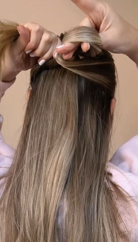 This guide shares an easy half up and half down hairstyle. Learn a new hairstyle in this quick post. Easy Half Up Dos For Medium Hair Wedding, Half Up Medium Hair, Half Tail Hairstyles, Half Up Half Down Straight Hairstyles, Half Up Half Down Hairstyle Tutorial, Easy Half Updos For Long Hair, Medium Hair Half Up Half Down, Half Up Straight Hair, Easy Half Up Half Down Hairstyles Casual