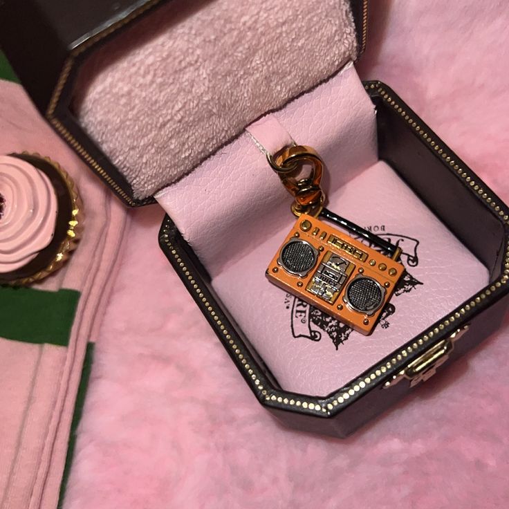 Vintage Juicy Couture Orange Boombox Charm Comes As Is. It Does Have Some Scuffing On The Left Side Bottom And The Right Speaker Is Folded In A Tad Bit, But Not That Noticeable.(Shown In Pictures) Used In Gold Tone Large Lobster Clasp Works Beautifully. The Details Are So Cute On This One. As Always, All Of My Juicy Charms Are Guaranteed 100% Authentic. I’m The Og Owner! I Purchase Them Myself In Las Vegas At The Caesars Forumshops Make Me An Offer Comes In Iconic Brown Tagged Juicy Box Lined With Pink Terrycloth. Juicy Charms, Vintage Juicy Couture, Juicy Couture Jewelry, Orange Gold, Terry Cloth, Juicy Couture, Lobster Clasp, Las Vegas, Speaker